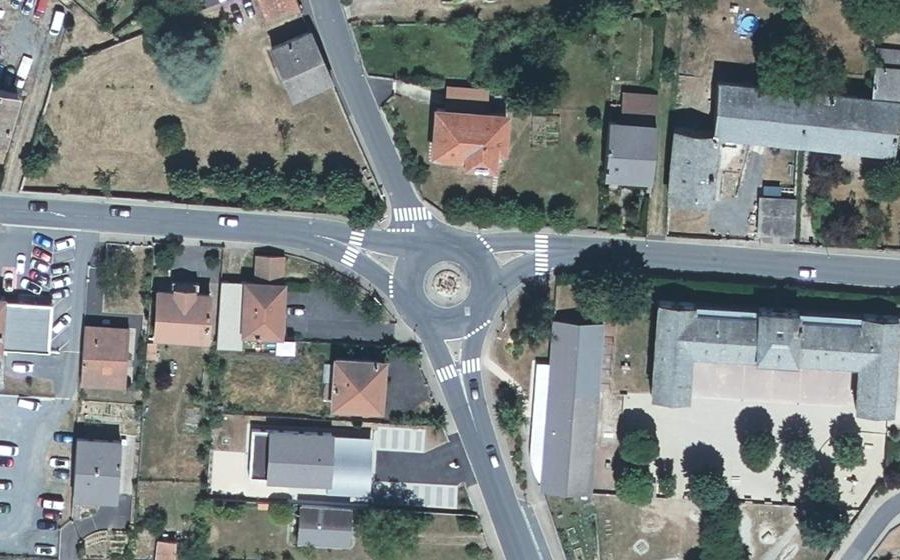 Vue aérienne du Rond-point anonyme n°152186385