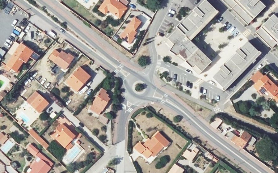 Vue aérienne du Rond-point anonyme n°152188993