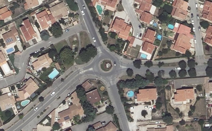 Vue aérienne du Rond-point anonyme n°152189635