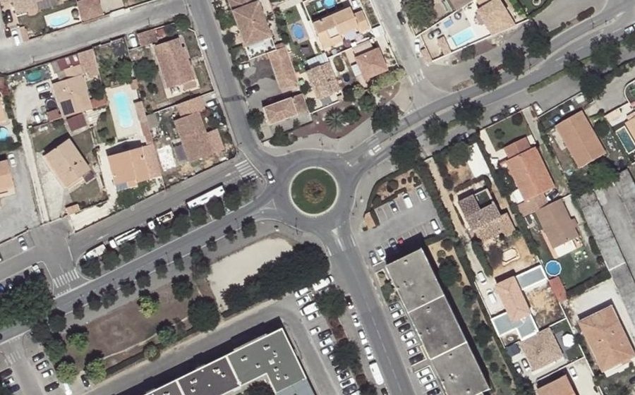 Vue aérienne du Rond-point anonyme n°152189650