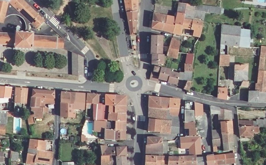 Vue aérienne du Rond-point anonyme n°152194695