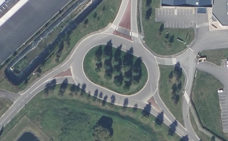 Vue aérienne du Rond-point anonyme n°152197272