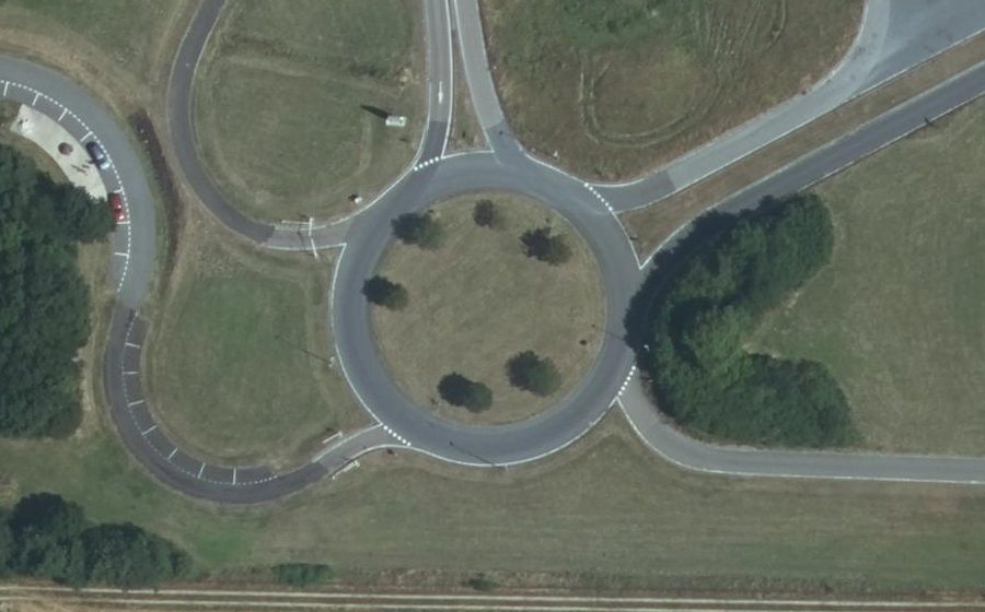 Vue aérienne du Rond-point anonyme n°152206214