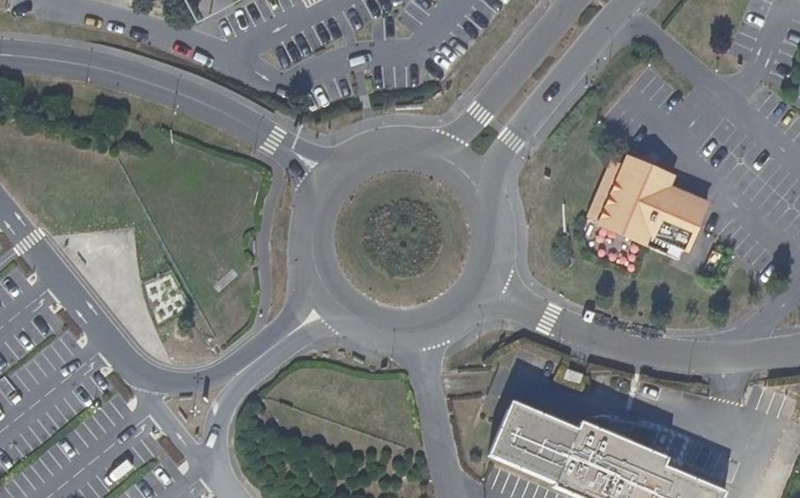 Vue aérienne du Rond-Point de la Croix Saint-Benoît