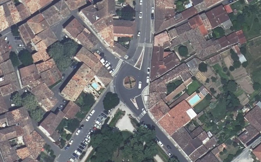 Vue aérienne du Rond-point anonyme n°152252303