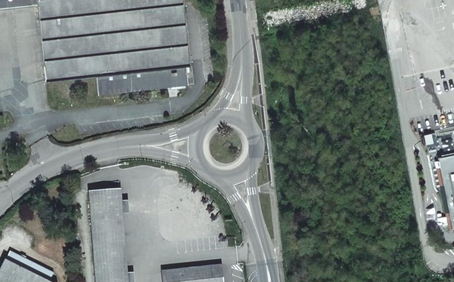 Vue aérienne du Rond-point anonyme n°152311356