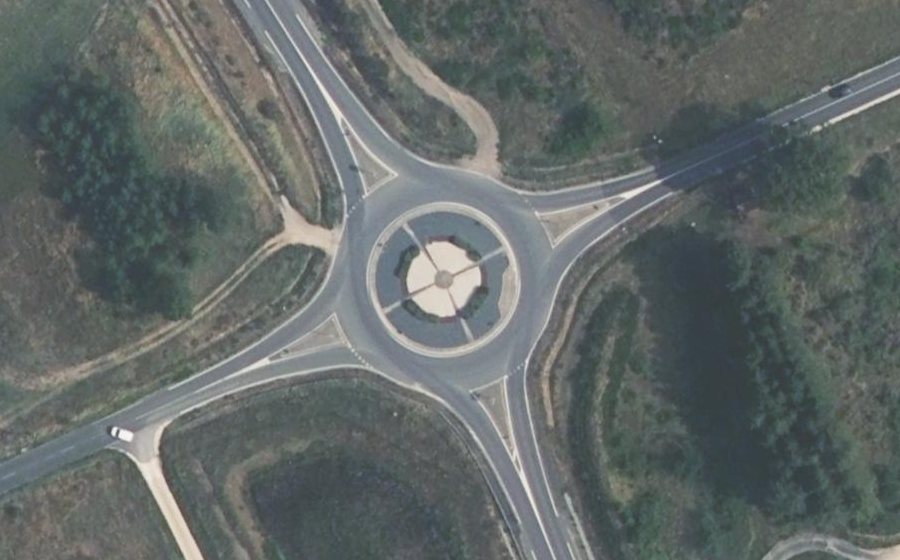 Vue aérienne du Rond-point anonyme n°152314626