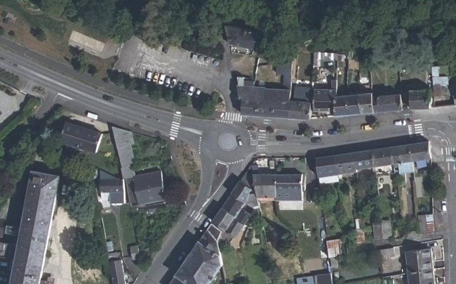 Vue aérienne du Rond-point anonyme n°152320789