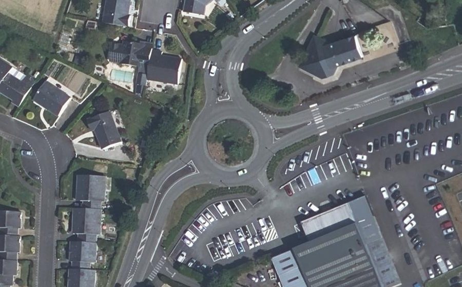 Vue aérienne du Rond-point anonyme n°152321451
