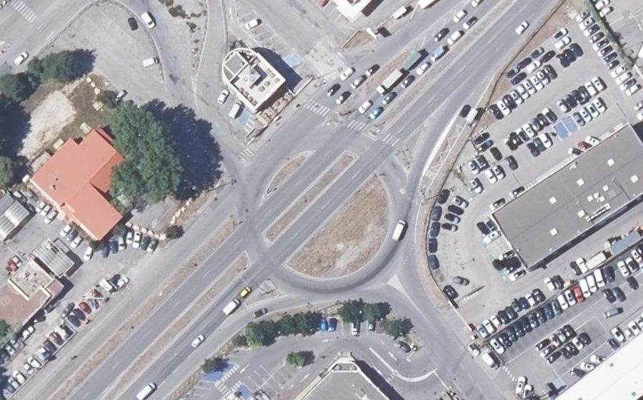 Vue aérienne du Rond-point anonyme n°152328282