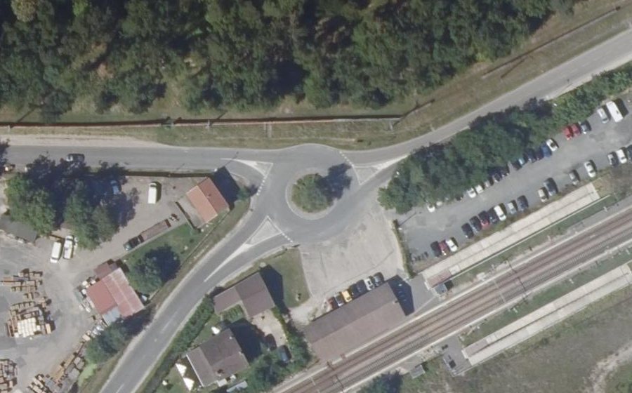 Vue aérienne du Rond-point anonyme n°152337214