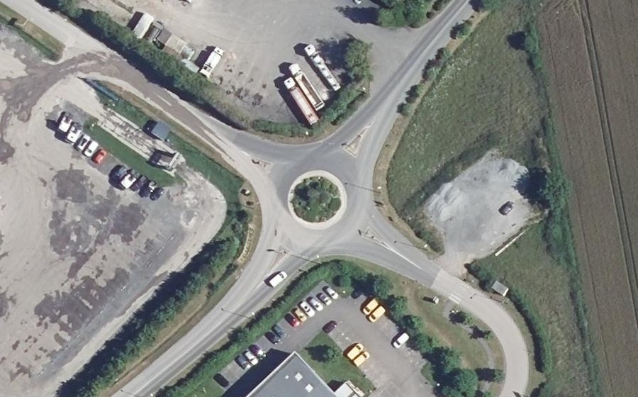 Vue aérienne du Rond-point anonyme n°152345049