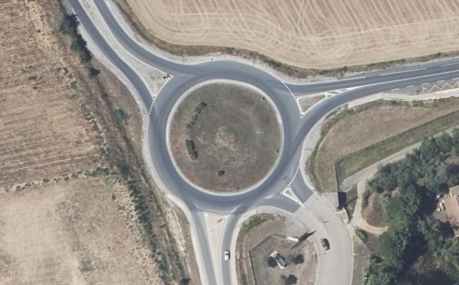 Vue aérienne du Rond-point anonyme n°152364751