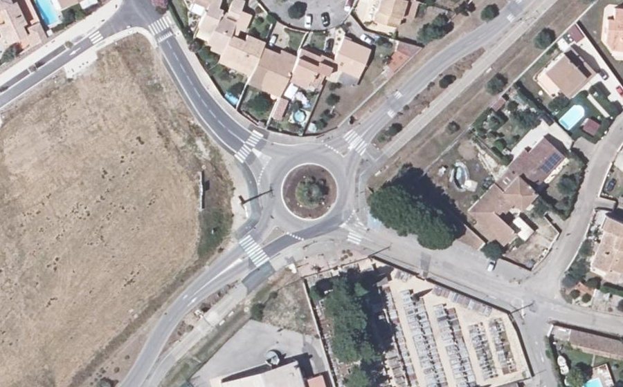 Vue aérienne du Rond-point anonyme n°152376077