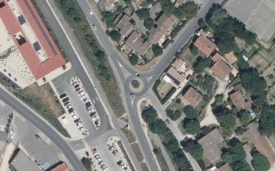Vue aérienne du Rond-point anonyme n°152402695