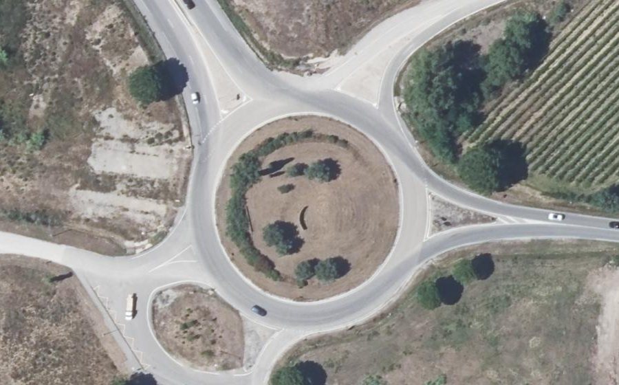 Vue aérienne du Rond-point anonyme n°152406033