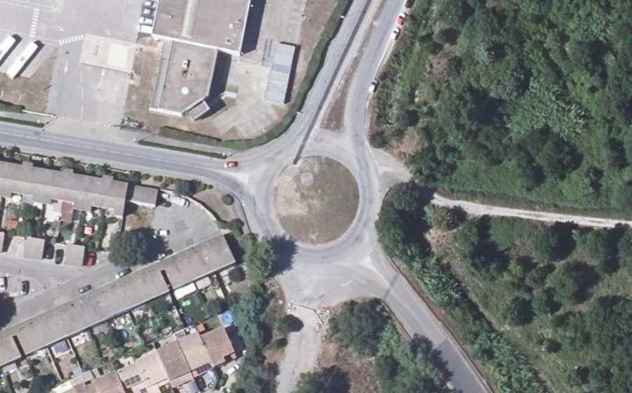 Vue aérienne du Rond-point anonyme n°152407830