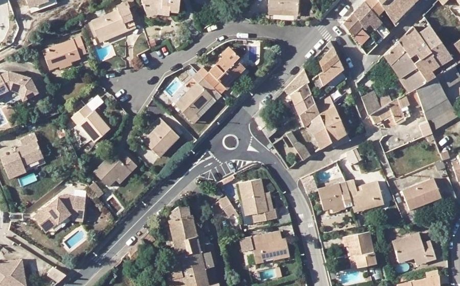 Vue aérienne du Rond-point anonyme n°152411795