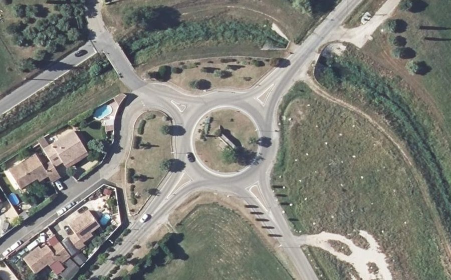 Vue aérienne du Rond-point anonyme n°152411803