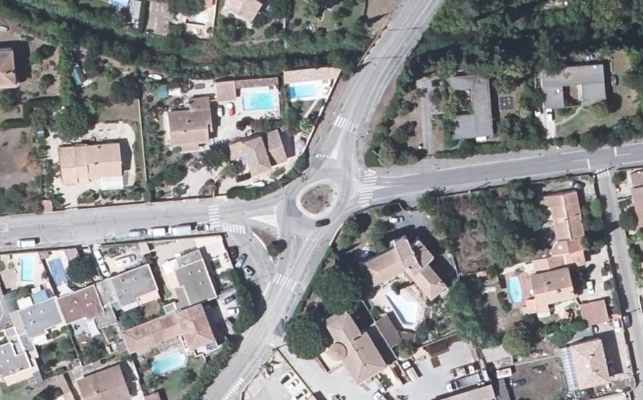 Vue aérienne du Rond-point anonyme n°152420158