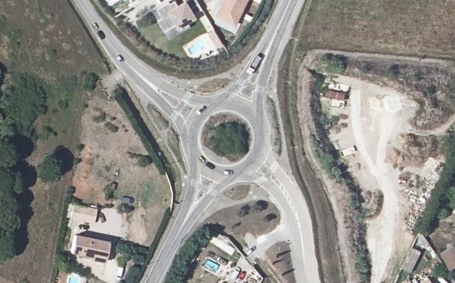 Vue aérienne du Rond-point anonyme n°152420160