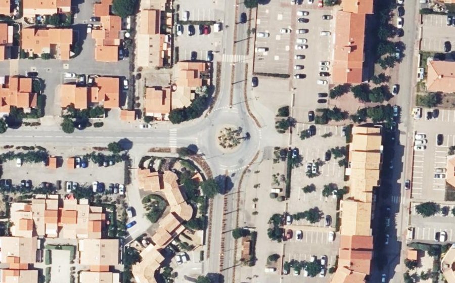 Vue aérienne du Rond-point anonyme n°152442583