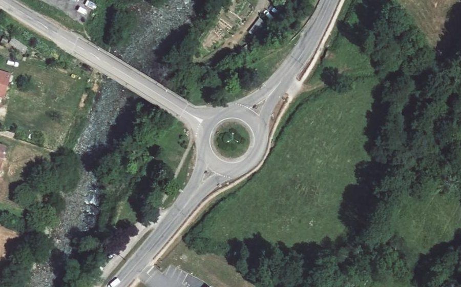 Vue aérienne du Rond-point anonyme n°152446931