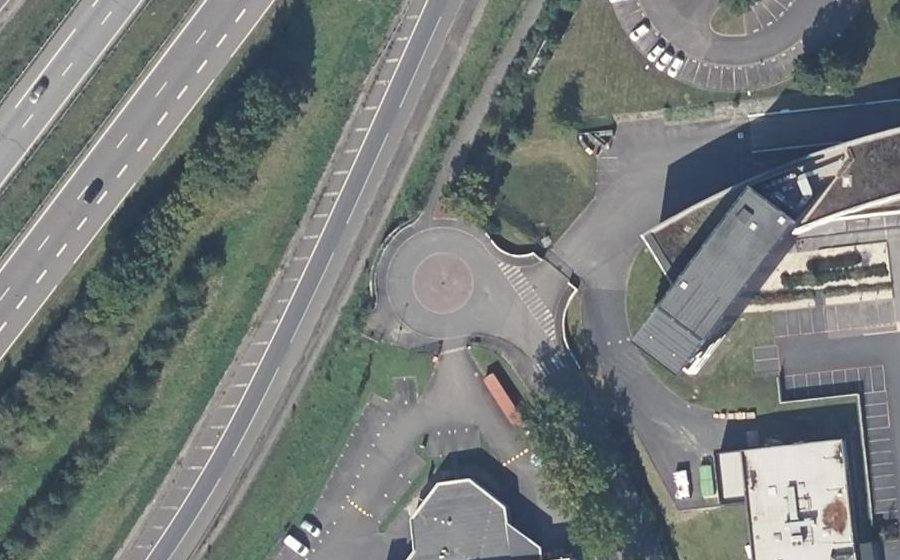 Vue aérienne du Rond-point anonyme n°152474488