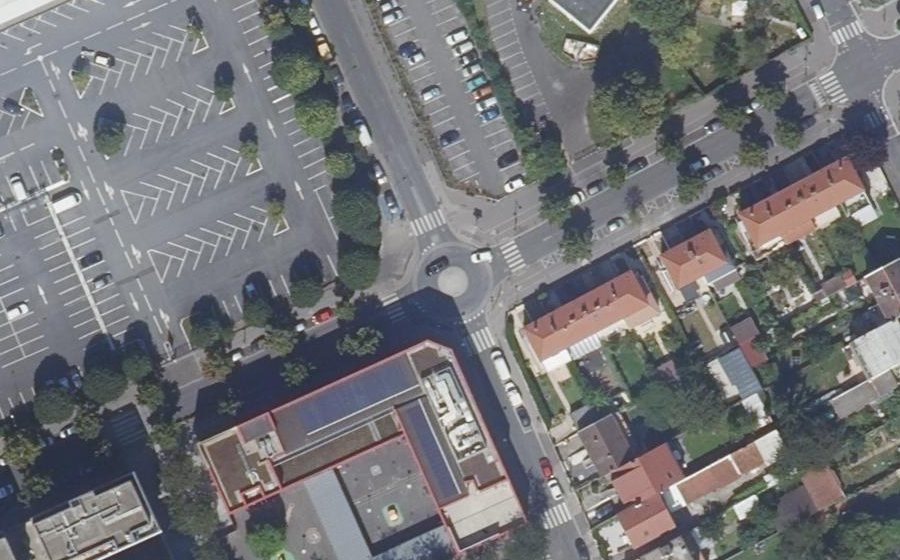 Vue aérienne du Rond-point anonyme n°1525481074
