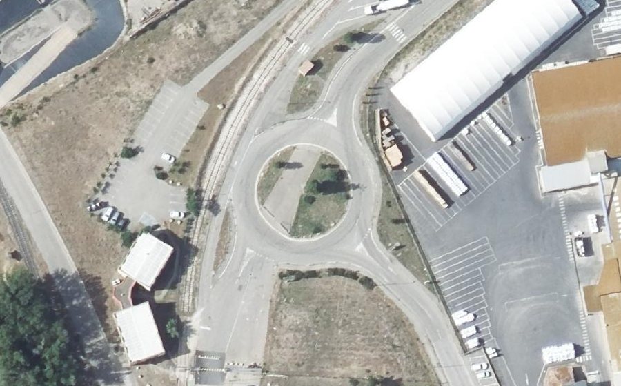 Vue aérienne du Rond-point anonyme n°152551240
