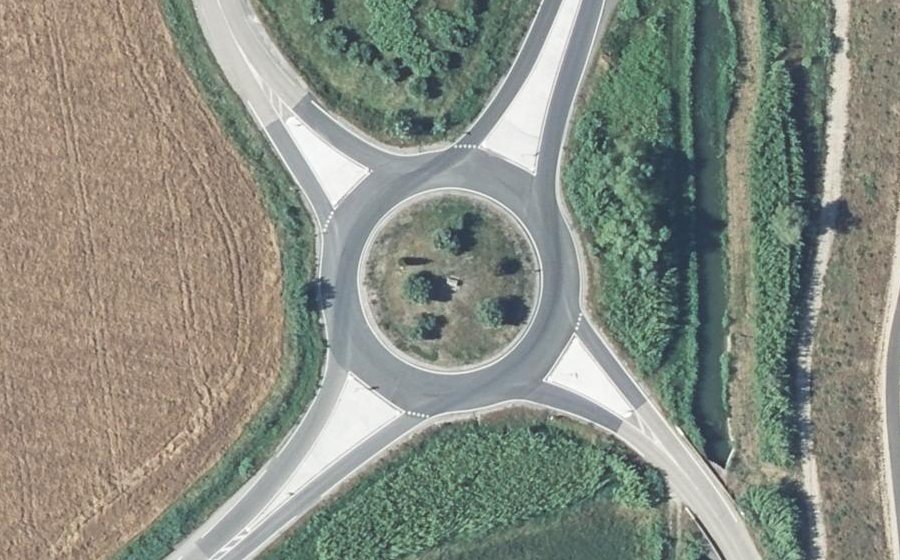 Vue aérienne du Rond-point anonyme n°152551261