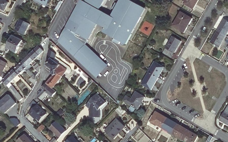 Vue aérienne du Rond-point anonyme n°1525706472