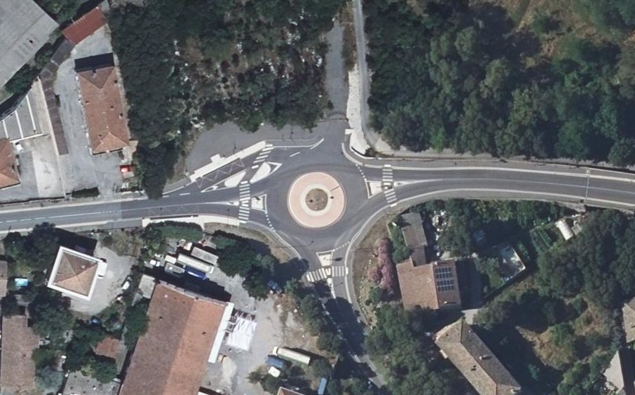 Vue aérienne du Rond-point anonyme n°1525790648