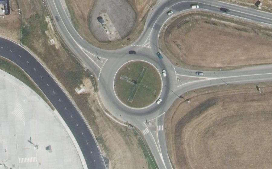 Vue aérienne du Rond-point anonyme n°152634633