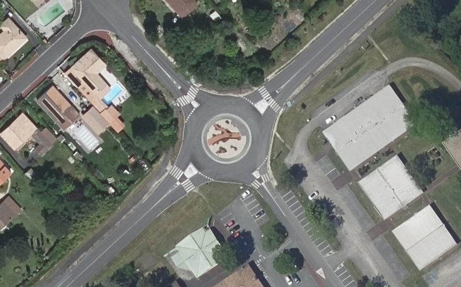 Vue aérienne du Rond-point anonyme n°152636295