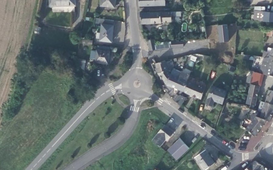 Vue aérienne du Rond-point anonyme n°152698685
