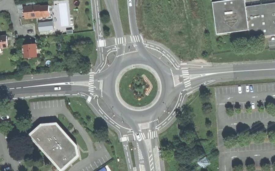 Vue aérienne du Rond-point anonyme n°152715370