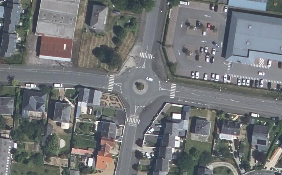 Vue aérienne du Rond-point anonyme n°152727546