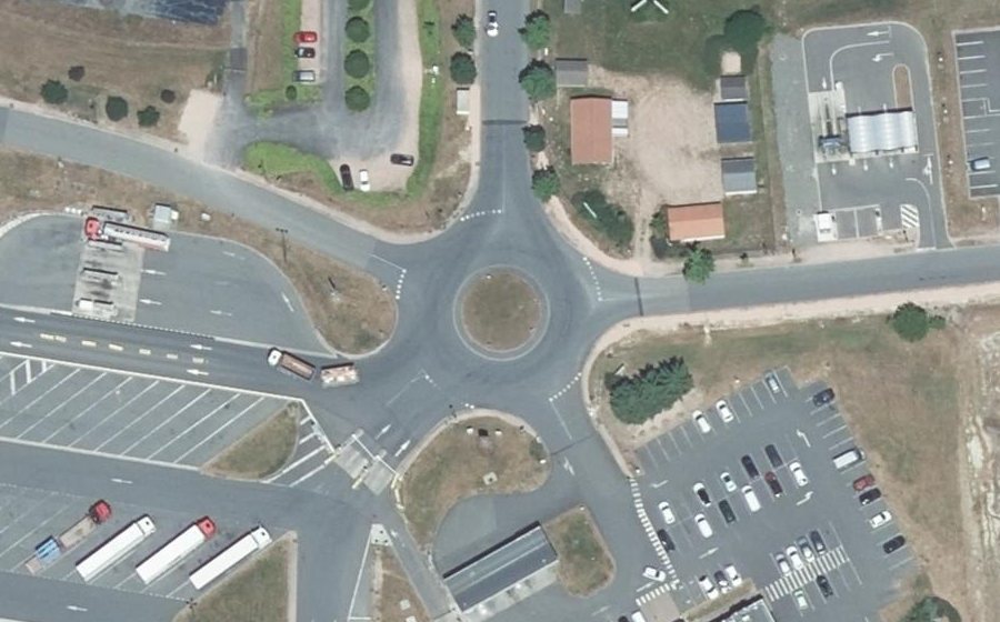 Vue aérienne du Rond-point anonyme n°152727827