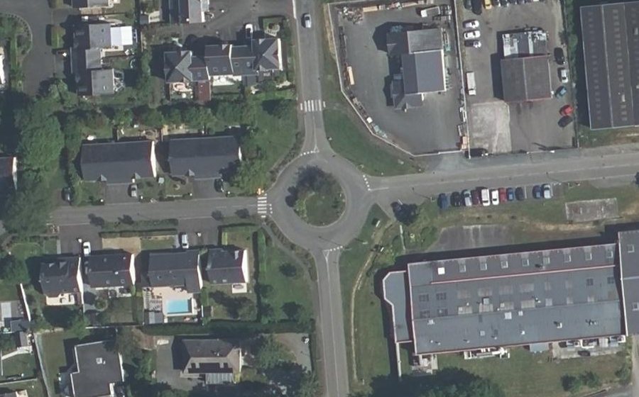 Vue aérienne du Rond-point anonyme n°152742147