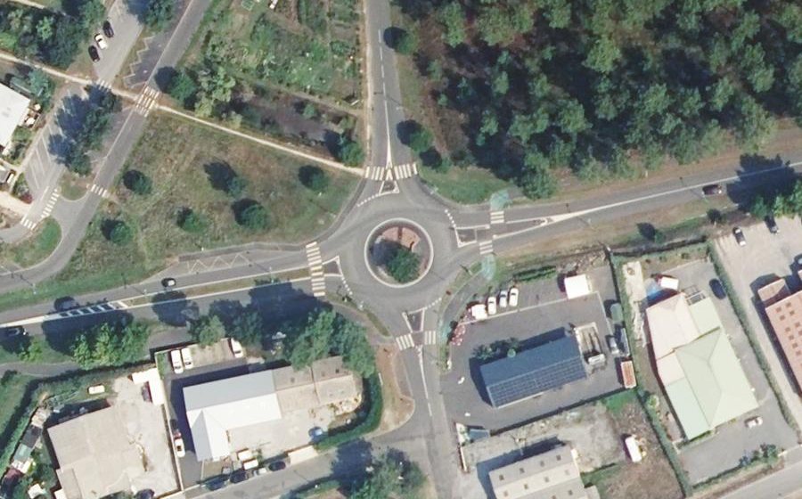 Vue aérienne du Rond-point anonyme n°152746879