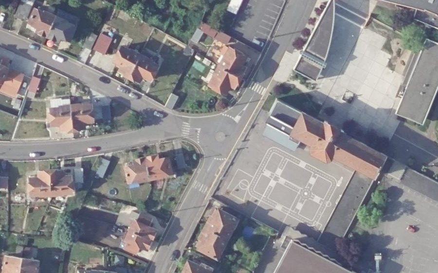 Vue aérienne du Rond-point anonyme n°1527533305