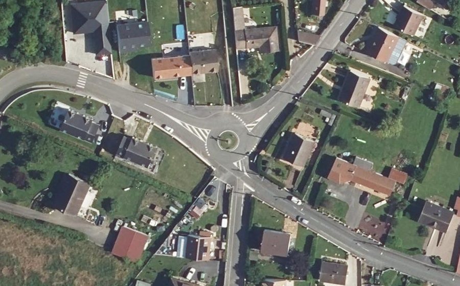 Vue aérienne du Rond-point anonyme n°152790197