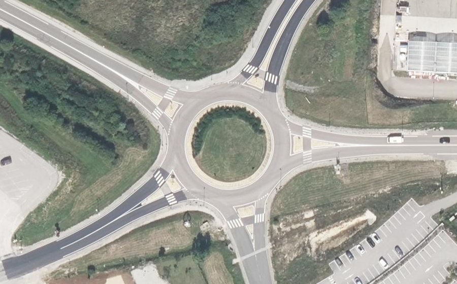 Vue aérienne du Rond-point anonyme n°152813440
