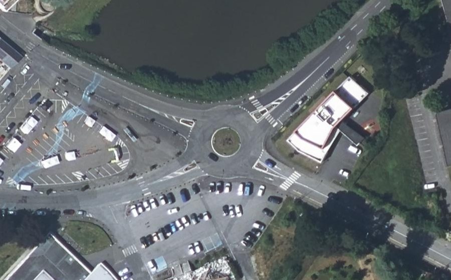 Vue aérienne du Rond-point anonyme n°152817208