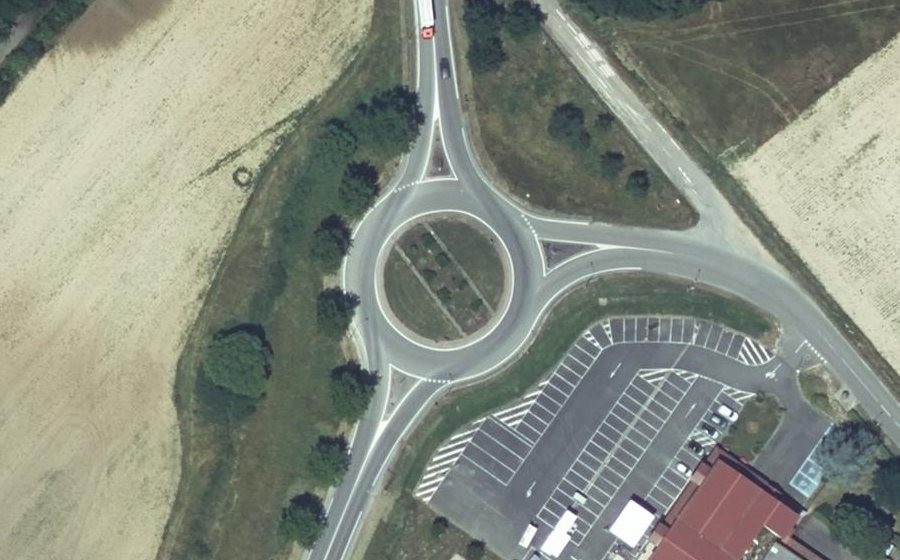 Vue aérienne du Rond-point anonyme n°152844222