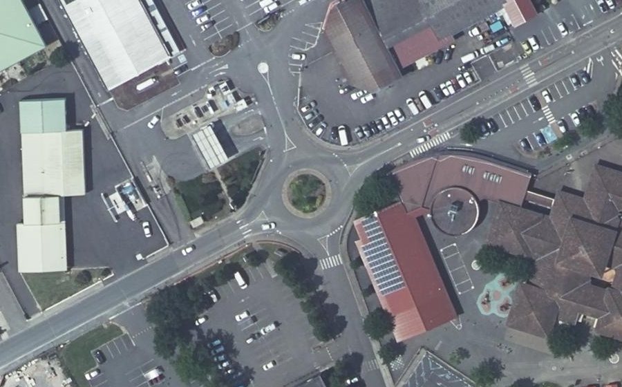 Vue aérienne du Rond-point anonyme n°152849233