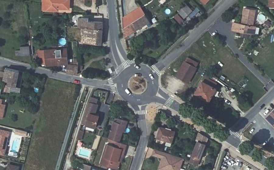 Vue aérienne du Rond-point anonyme n°152849234