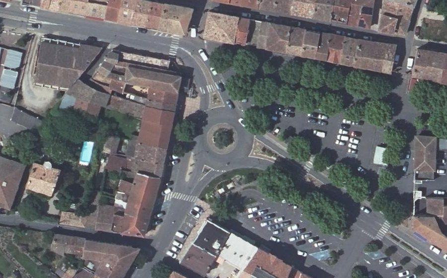 Vue aérienne du Rond-point anonyme n°152849237