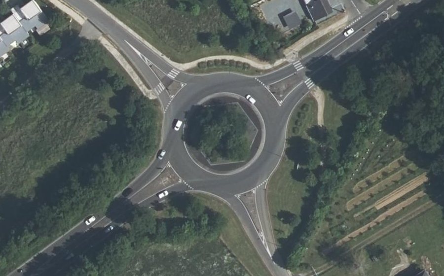 Vue aérienne du Rond-point anonyme n°152871417